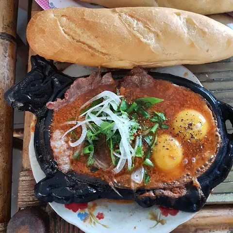 Mì Ốp La Lê Quý Đôn Huế: Trải Nghiệm Ẩm Thực Sáng Đặc Trưng Cố Đô