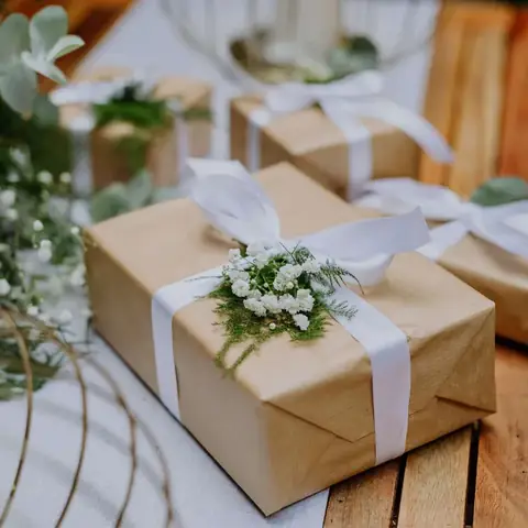 Những Lời Chúc Đám Cưới Kèm Thèo Quà Tặng Cho Bạn Thân Những Lời Chúc Đám Cưới Kèm Thèo Quà Tặng Cho Bạn Thân