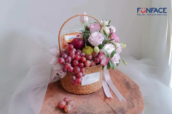 Giỏ Trái Cây Và Hoa Tươi Giỏ Trái Cây Và Hoa Tươi
