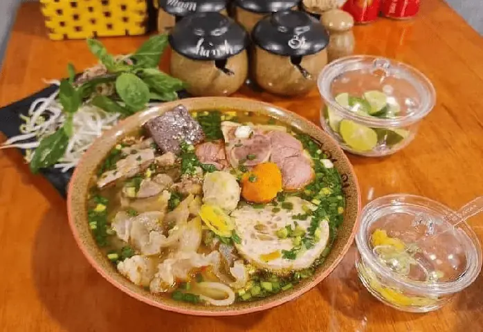 12. Nhà Hàng Ngự Uyển 12. Nhà Hàng Ngự Uyển