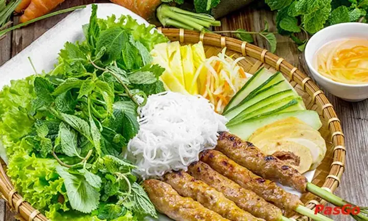 Visa Du Lịch Việt Nam: Hướng Dẫn & Gợi Ý Ẩm Thực Tại Nhà Hàng Nét Huế