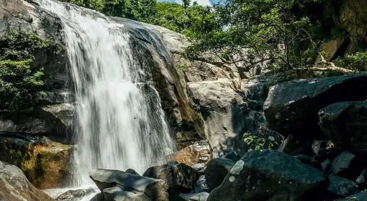 Thác Hố Giang Thơm (thác Xen Thơm) – “vẻ Đẹp Hùng Vĩ” Giữa Núi Rừng