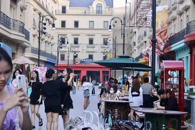 Khám Phá Các "phố Châu Âu Ở Hà Nội": Top Điểm Đến Không Thể Bỏ Lỡ