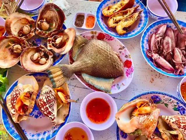 Quán Ăn Ngon Cho Khách Du Lịch Ở Đảo Phú Quý: Quán Ông Già - Nhỏ Mà Ấm Cúng Kiểu Gia Đình Quán Ăn Ngon Cho Khách Du Lịch Ở Đảo Phú Quý: Quán Ông Già - Nhỏ Mà Ấm Cúng Kiểu Gia Đình