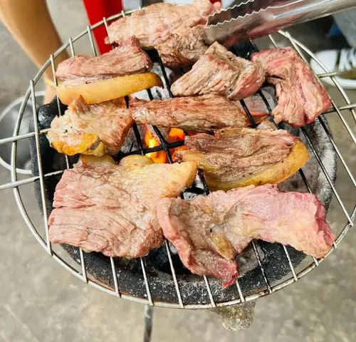 Quán Ăn Ngon Cho Khách Du Lịch Ở Đảo Phú Quý: Quán Ông Già - Nhỏ Mà Ấm Cúng Kiểu Gia Đình Quán Ăn Ngon Cho Khách Du Lịch Ở Đảo Phú Quý: Quán Ông Già - Nhỏ Mà Ấm Cúng Kiểu Gia Đình