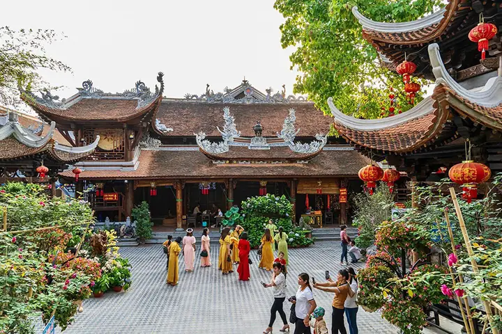 Thăm Quan Đền Bà Chúa Then