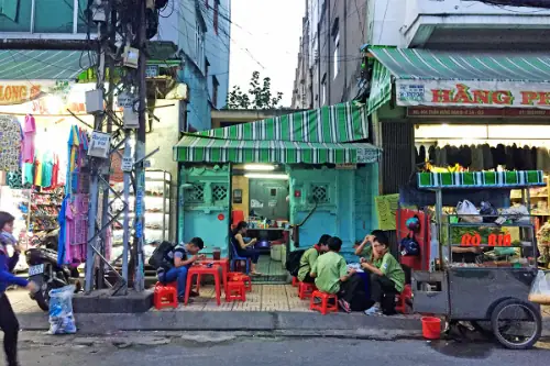 Những Quán Chè Mở Qua Nửa Đêm Ở Sài Gòn