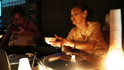Những Quán Chè Mở Qua Nửa Đêm Ở Sài Gòn