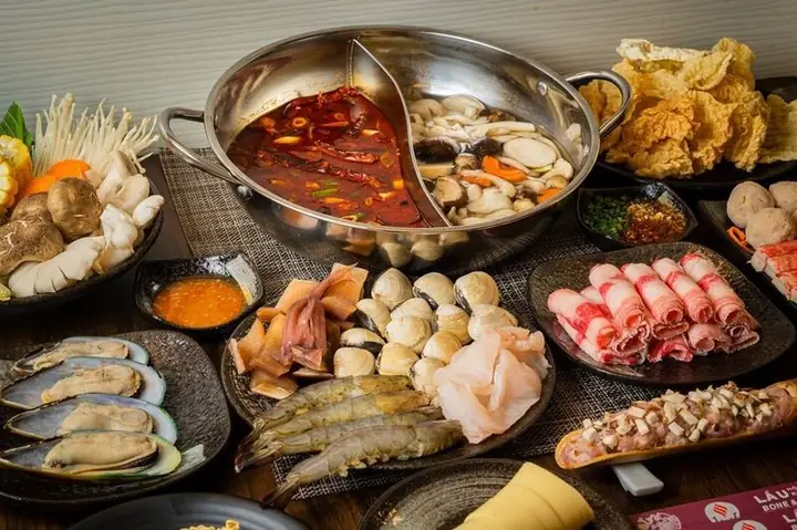 18. Lẩu Hongkong Yixin – Quán Lẩu Ngon Hà Nội Nhất Định Phải Đến 18. Lẩu Hongkong Yixin – Quán Lẩu Ngon Hà Nội Nhất Định Phải Đến
