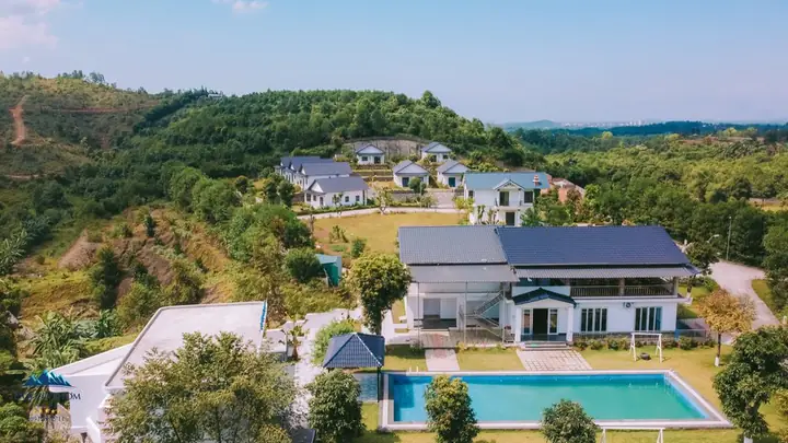 Thời Tiết Miền Bắc Vẫn Còn Khá Lạnh Nên Việc Tìm Kiếm Resort Có Bể Bơi Nước Nóng Là Tiêu Chí Cần Thiết Nếu Muốn Chọn Một Điểm Nghỉ Dưỡng Cho Gia Đình.