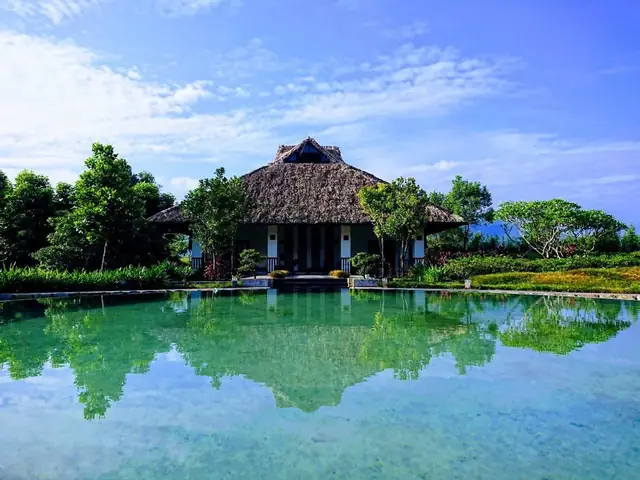 Thời Tiết Miền Bắc Vẫn Còn Khá Lạnh Nên Việc Tìm Kiếm Resort Có Bể Bơi Nước Nóng Là Tiêu Chí Cần Thiết Nếu Muốn Chọn Một Điểm Nghỉ Dưỡng Cho Gia Đình.