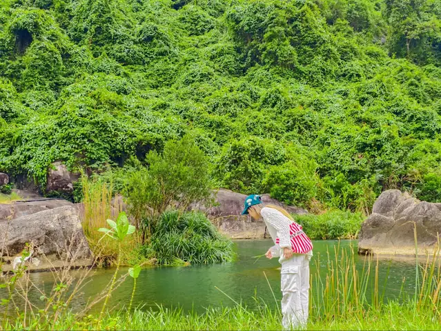 Check-in Sống Ảo Với Background Núi Rừng Hoang Sơ