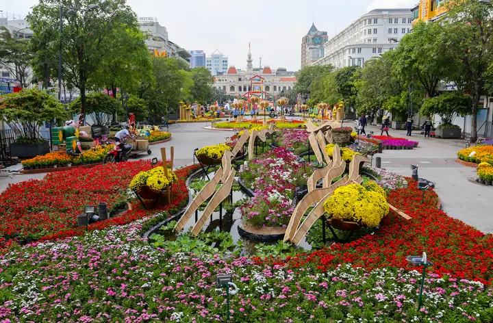 Watch Flower Displays Watch Flower Displays