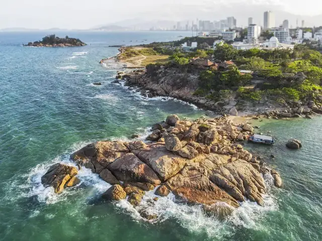 3. Hòn Chồng 3. Hòn Chồng