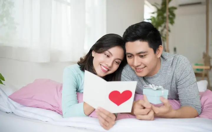 Viết Gì Khi Tặng Quà Cho Người Yêu Nữ Vào Dịp 20/10 Để Nàng Luôn Rực Rỡ? Viết Gì Khi Tặng Quà Cho Người Yêu Nữ Vào Dịp 20/10 Để Nàng Luôn Rực Rỡ?
