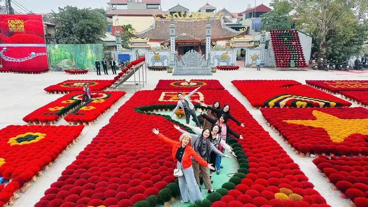 (chinhphu.vn) - Ứng Hòa, Vùng Đất Giàu Truyền Thống Văn Hóa Nằm Ở Phía Nam Thủ Đô Hà Nội, Đang Dần Khẳng Định Vị Thế Trên Bản Đồ Du Lịch Với Những Tiềm Năng Chưa Được Khai Thác Hết. Trong Bức Tranh Đa Sắc Màu Ấy, Làng Nghề Tăm Hương Quảng Phú Cầu Nổi Lên Như Một Điểm Sáng, Không Chỉ Lưu Giữ Nghề Thủ Công Truyền Thống Mà Còn Mang Trong Mình Tiềm Năng Du Lịch To Lớn, Góp Phần Quan Trọng Vào Sự Phát Triển Kinh Tế - Xã Hội Của Huyện Ứng Hòa Và Thủ Đô.