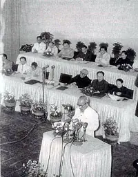 Ảnh Đế Trồng Một Gốc Lan Thành Tinh