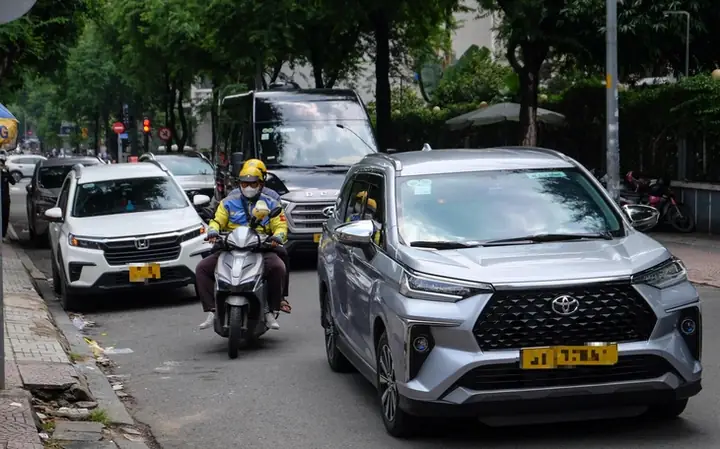 Siết Kiểm Tra Xe Khách Bát Nháo Trên Đường Phạm Ngũ Lão, Quận 1 - Ảnh 2.