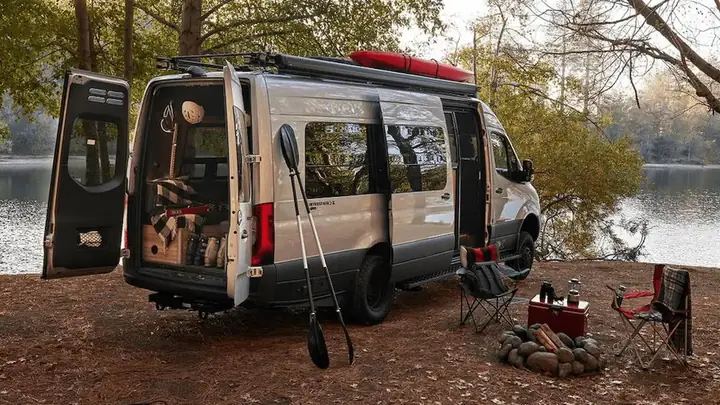 Kham-pha-hinh-thuc-camping-bang-xe-du-lich-cam-trai-dang-hot-hien-nay-phan-van-travel-1