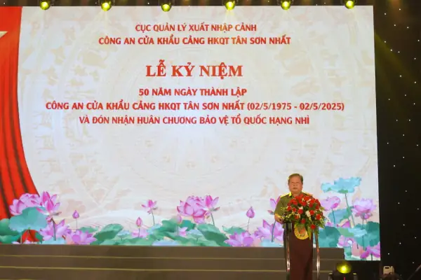 Cửa khẩu Hàng không Quốc tế: Hướng dẫn chi tiết cho hành khách Công An Cửa Khẩu Cảng Hàng Không Quốc Tế Tân Sơn Nhất Đón Nhận Huân Chương Bảo Vệ Tổ Quốc Hạng Nhì -0
