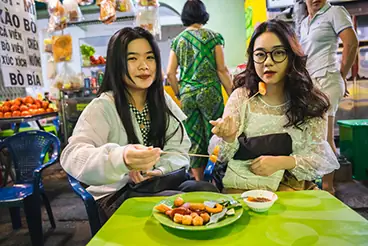 Khám phá Đặc sản Hào Sữa Nguyễn Thượng Hiền: Trải nghiệm Ẩm thực Đường phố Sài Gòn cho Du khách Quốc tế Đặc Sản Hào Sữa Nguyễn Thượng Hiền