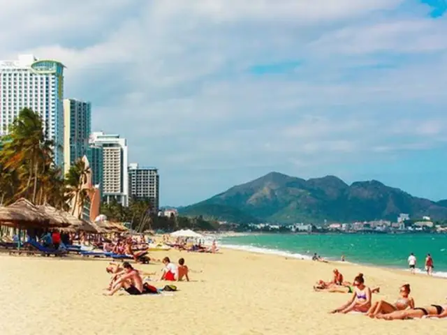 11. Biển Phạm Văn Đồng - Địa Điểm Ăn Chơi Đà Nẵng