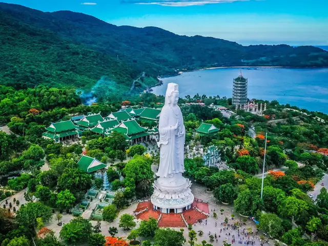 15. Bán Đảo Sơn Trà - Địa Điểm Ăn Chơi Đà Nẵng