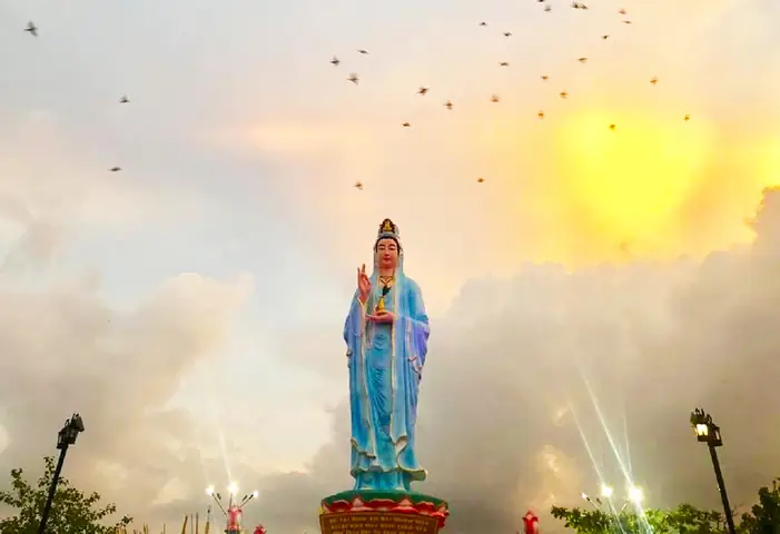 Viếng Mẹ Nam Hải