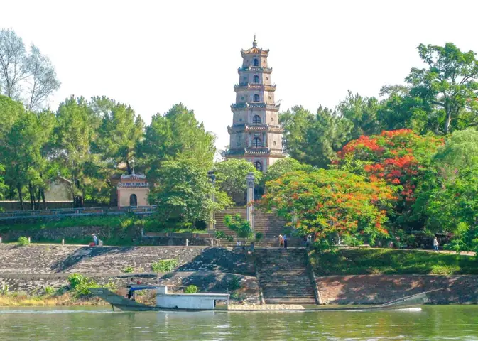 Chùa Thiên Mụ Huế: Giá Vé, Giờ Mở Cửa & Kinh Nghiệm Khám Phá Lịch Sử Và Truyền Thuyết Chùa Thiên Mụ