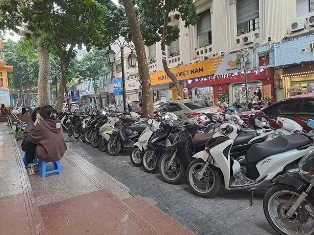 Gửi xe phố đi bộ Hồ Gươm: Địa điểm & Lưu ý cập nhật Kinh Nghiệm Tìm Chỗ Gửi Xe Ô Tô Phố Đi Bộ Hồ Gươm, Giá Rẻ Mà Không Phải Để Chìa Lại