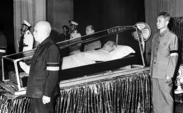 Lăng Hồ Chí Minh: Tìm Hiểu Lễ Viếng Và Ý Nghĩa "ho Chi Minh Lying In State"