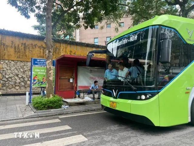 Xe Buýt Hoạt Động Tại Thủ Đô Hà Nội. (ảnh: Nguyễn Văn Cảnh/ttxvn)