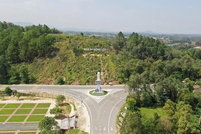 Ngã Ba Đồng Lộc Trong Thơ Huy Cận: Biểu Tượng Bất Diệt Của Lòng Yêu Nước Ngã Ba Đồng Lộc Trong Thơ Huy Cận: Biểu Tượng Bất Diệt Của Lòng Yêu Nước