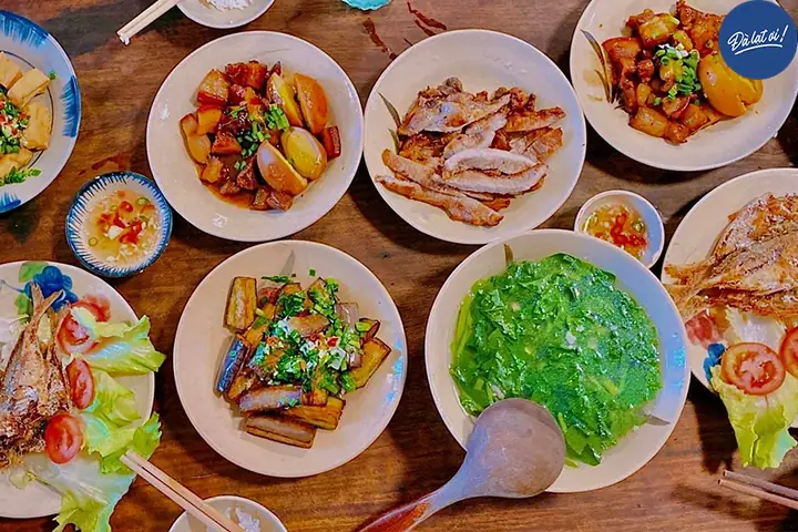 Quán Cơm Ngày 3 Bữa Quán Cơm Ngày 3 Bữa