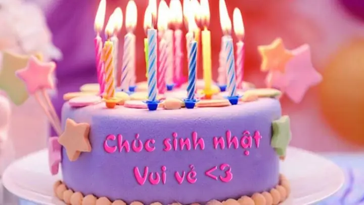 Hình Ảnh Sinh Nhật Với Bánh Kem Và Nến Lung Linh