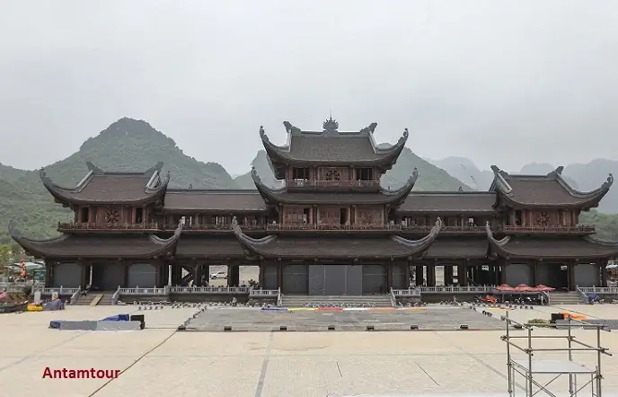 Tại Sao Chùa Tam Chúc Lại Có Tên Gọi Đặc Biệt Như Vậy? Tại Sao Gọi Là Chùa Tam Chúc