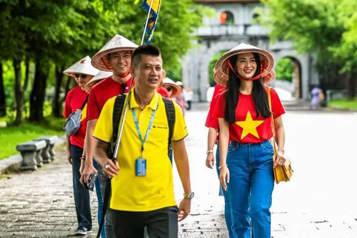 Tiền Tip Cho Hướng Dẫn Viên Du Lịch Trong Nước Bao Nhiêu Là Hợp Lý? Tiền Tip Cho Hướng Dẫn Viên Du Lịch Trong Nước Bao Nhiêu Là Hợp Lý?