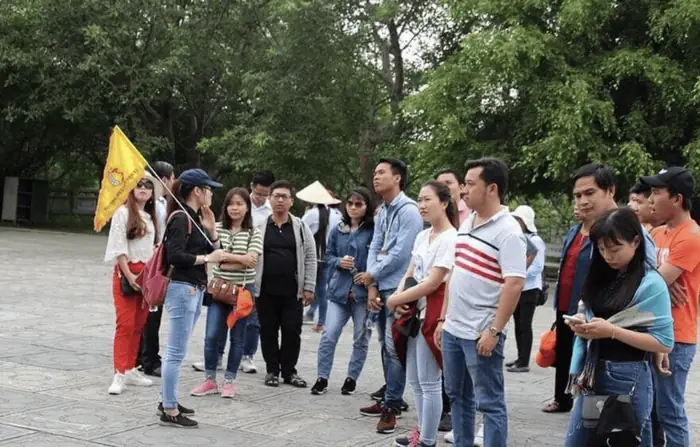 Tiền Tip Cho Hướng Dẫn Viên Du Lịch Trong Nước Bao Nhiêu Là Hợp Lý? Tiền Tip Cho Hướng Dẫn Viên Du Lịch Trong Nước Bao Nhiêu Là Hợp Lý?