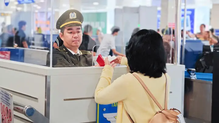 Trẻ Trên 14 Tuổi Chưa Có Căn Cước Công Dân Đi Du Lịch Bằng Máy Bay Thế Nào? - Ảnh 1.