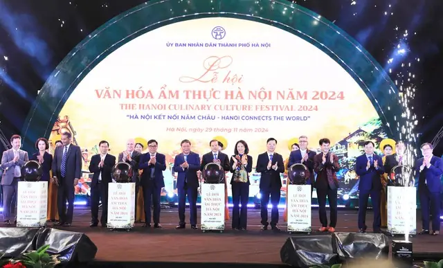 (chinhphu.vn) - Tối 29/11, Lễ Hội Văn Hóa Ẩm Thực Hà Nội Năm 2024 Và Và Lễ Công Bố Quyết Định Ghi Danh "phở Hà Nội" Là Di Sản Văn Hoá Phi Vật Thể Quốc Gia Chính Thức Khai Mạc Tại Công Viên Thống Nhất, Phố Trần Nhân Tông, Quận Hai Bà Trưng, Hà Nội. (chinhphu.vn) - Tối 29/11, Lễ Hội Văn Hóa Ẩm Thực Hà Nội Năm 2024 Và Và Lễ Công Bố Quyết Định Ghi Danh "phở Hà Nội" Là Di Sản Văn Hoá Phi Vật Thể Quốc Gia Chính Thức Khai Mạc Tại Công Viên Thống Nhất, Phố Trần Nhân Tông, Quận Hai Bà Trưng, Hà Nội.