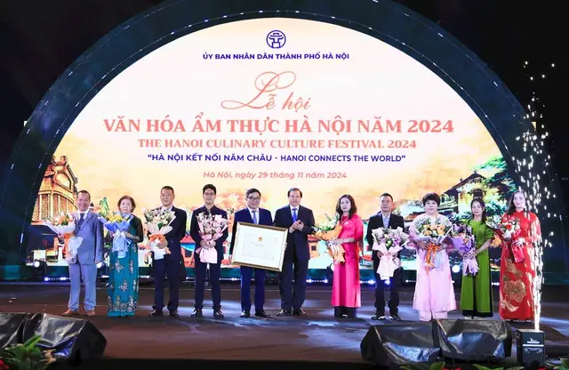 (chinhphu.vn) - Tối 29/11, Lễ Hội Văn Hóa Ẩm Thực Hà Nội Năm 2024 Và Và Lễ Công Bố Quyết Định Ghi Danh "phở Hà Nội" Là Di Sản Văn Hoá Phi Vật Thể Quốc Gia Chính Thức Khai Mạc Tại Công Viên Thống Nhất, Phố Trần Nhân Tông, Quận Hai Bà Trưng, Hà Nội. (chinhphu.vn) - Tối 29/11, Lễ Hội Văn Hóa Ẩm Thực Hà Nội Năm 2024 Và Và Lễ Công Bố Quyết Định Ghi Danh "phở Hà Nội" Là Di Sản Văn Hoá Phi Vật Thể Quốc Gia Chính Thức Khai Mạc Tại Công Viên Thống Nhất, Phố Trần Nhân Tông, Quận Hai Bà Trưng, Hà Nội.
