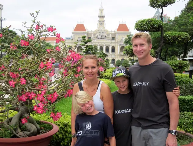 Visit Ho Chi Minh City Hall