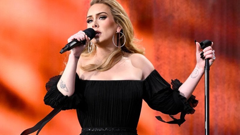 Adele, ca sĩ nổi tiếng sinh tháng 5, thuộc cung Kim Ngưu