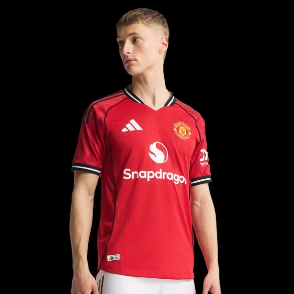 Áo đấu sân nhà Manchester United cổ điển