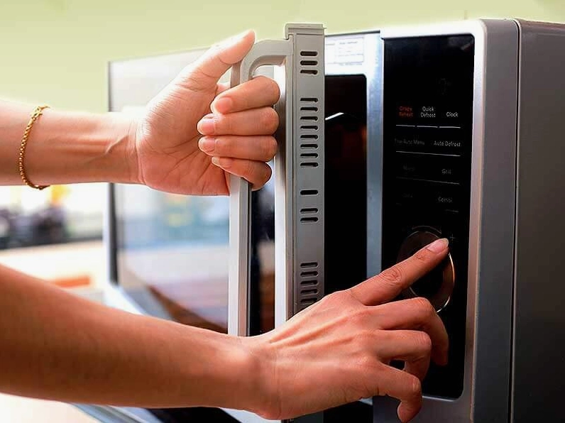 Cấu tạo bên trong lò vi sóng