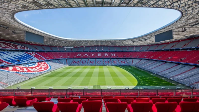 Cầu thủ ăn mừng tại sân Allianz Arena