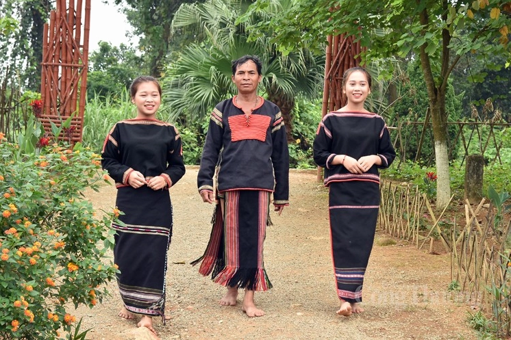 Khám phá Trang phục người Ê Đê: Nét đẹp văn hóa Tây Nguyên Khám phá Trang phục người Ê Đê: Nét đẹp văn hóa Tây Nguyên