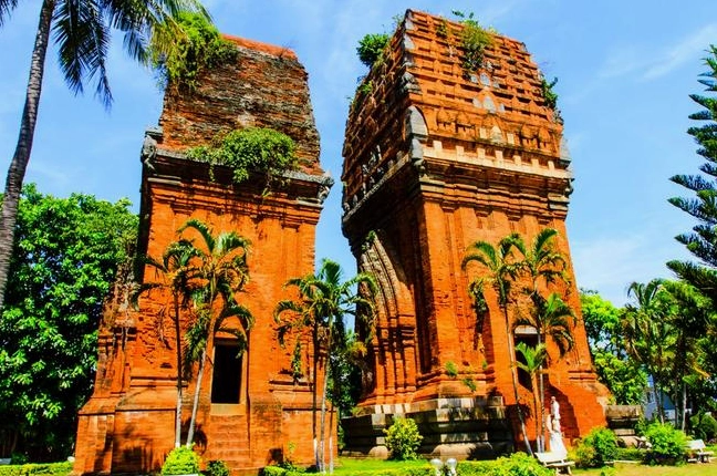 Top 10 Điểm Du Lịch Tại Bình Định Hấp Dẫn Nhất 2026 Tháp Đôi Quy Nhơn cổ kính