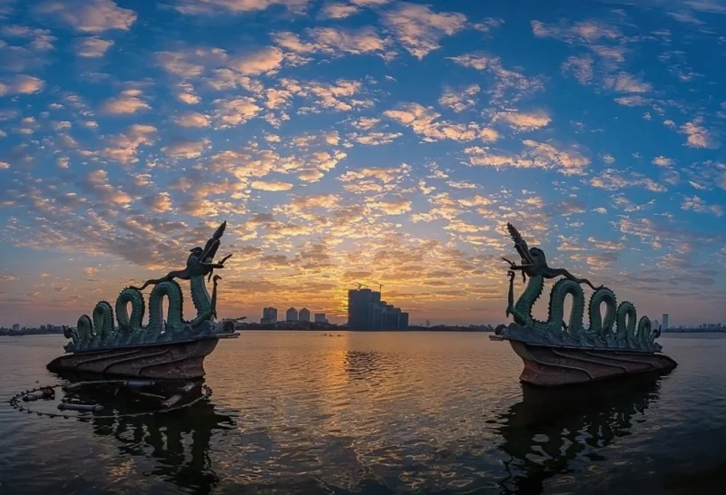 Toàn cảnh Hồ Gươm và khu vực xung quanh