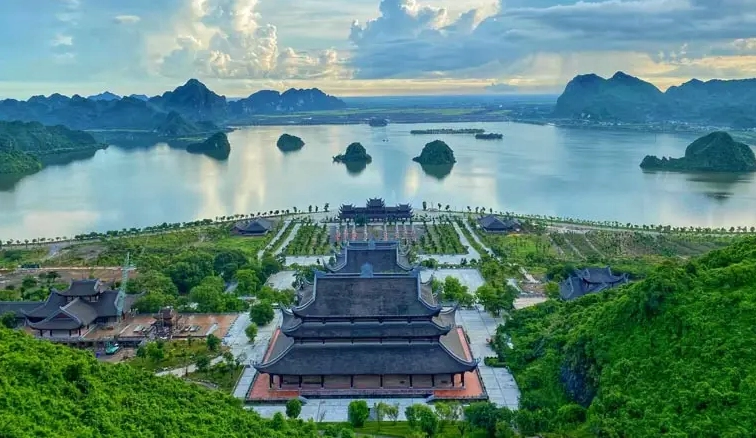 Toàn cảnh Khu du lịch Tam Chúc nhìn từ trên cao